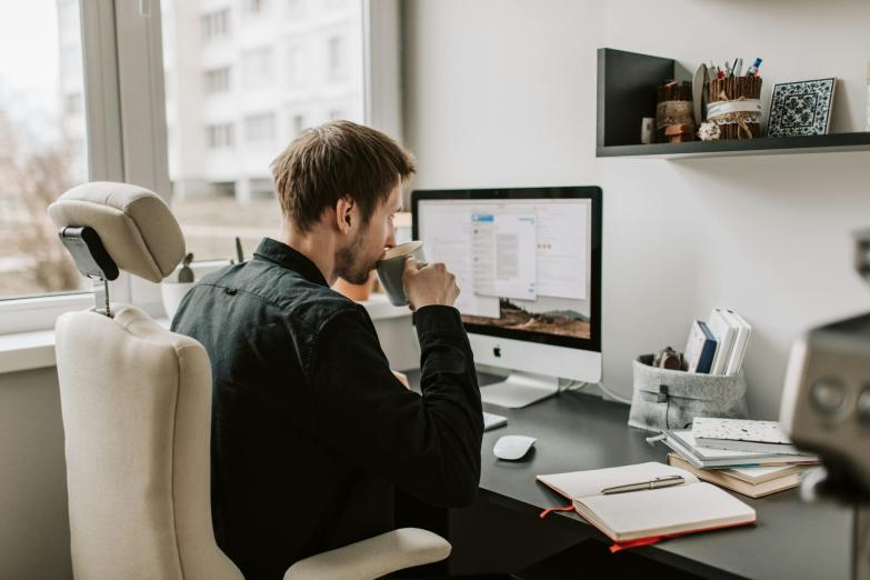 Link Hat Platforms and Their Influence on Online Resource Discovery